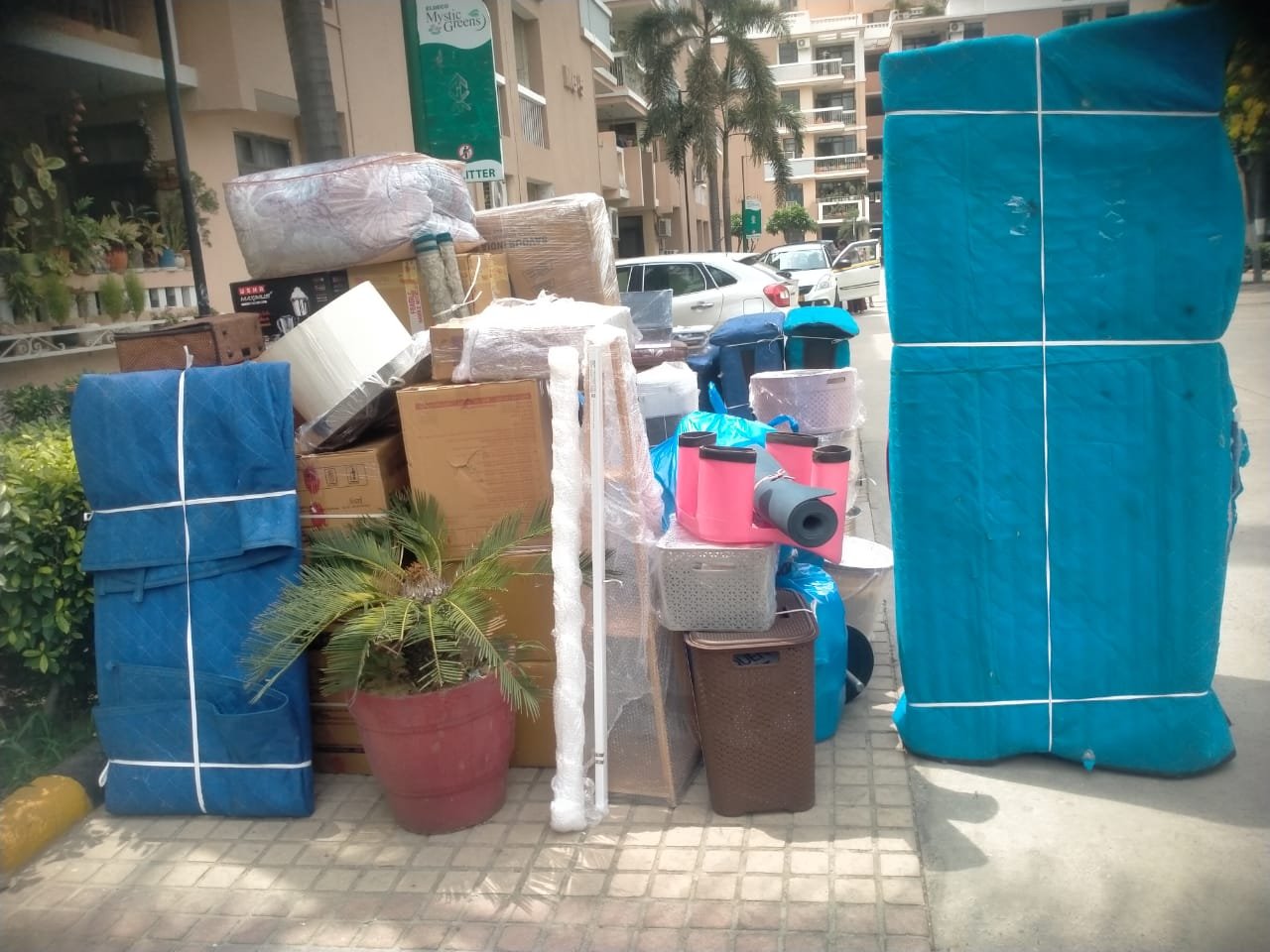 Sugreev Movers & Packers का household सामान से loaded truck